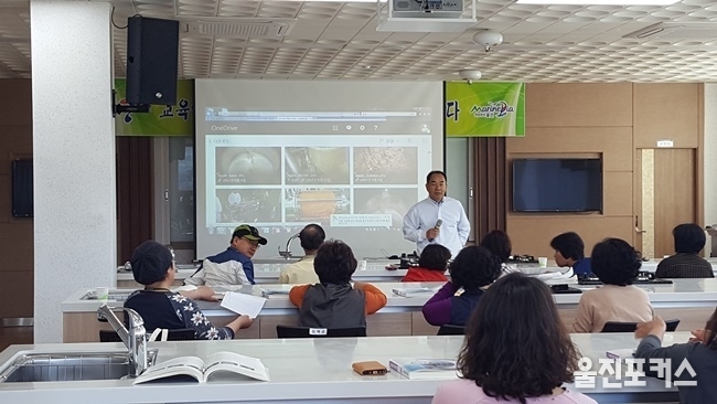 울진군(군수 전찬걸)은 지역농업을 선도할 수 있는 전문 인력 양성을 위해 2019년「제14기 울진녹색농업대학」교육생을 31일까지 모집한다. (사진=울진군)