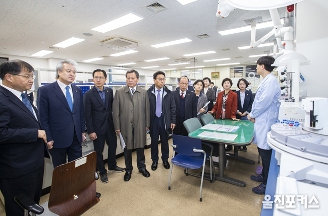 문화환경위원회(위원장 조주홍)는 풍요를 상징하는 기해년(己亥年) 황금돼지 해를 맞아 ‘쾌적한 환경, 건강한 삶, 수준 높은 문화관광복지로 도민 생활을 더욱 풍요롭게 만들자’는 슬로건으로 의정 활동에 임할 계획이라고 24일 밝혔다. (사진=경북도의회)