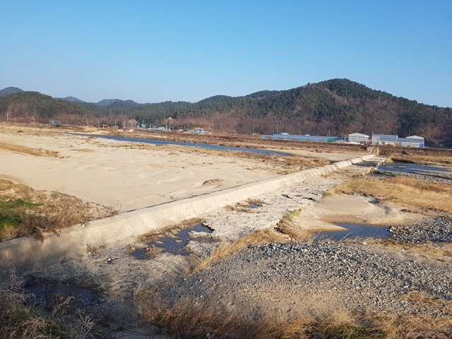 평해남대천 생태하천복원사업 삼달보(사업전). (사진=울진군)