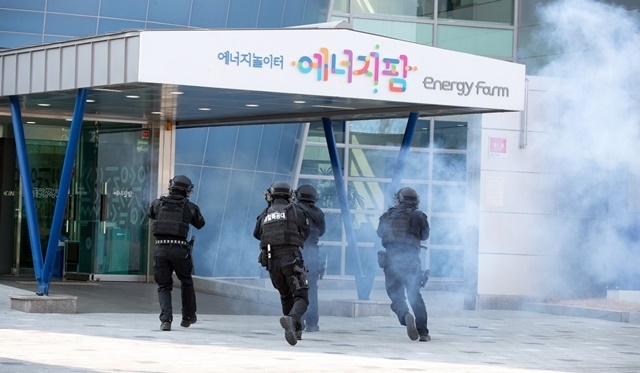 한울원자력본부는 지난 23일 한울에너지팜 인근에서 테러에 대비한 민·관·군·경·소방 통합 방호 훈련을 실시했다. (사진=한울원자력본부)