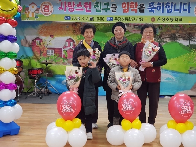 오른쪽부터 이경희(85)·정영자(83)·김옥자(73) 할머니. (사진=사진=울진교육지원청)