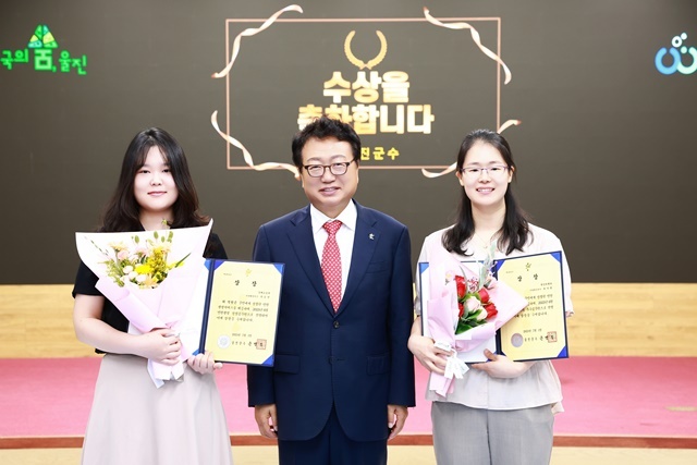 민원행정친절 및 처리 우수공무원.