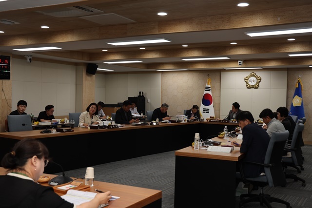 제286회 울진군의회 임시회(예산결산특별위원회 운영 사진)