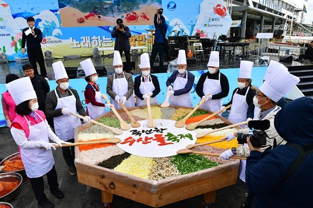2024 죽변항 수산물축제 물회 포퍼먼스.